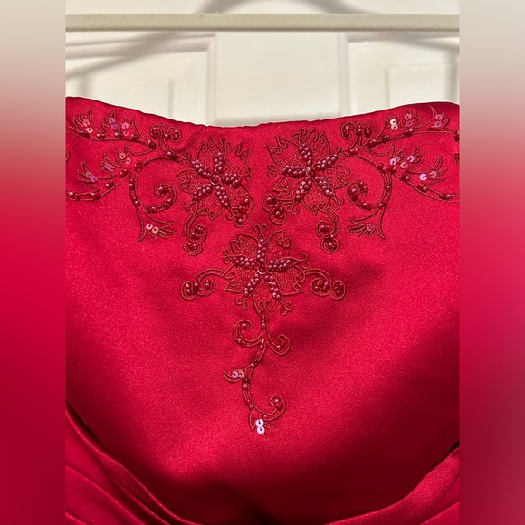 NWT- David's Bridal Red, strapless bridesmaid, prom gown size 6 - Picture 2 of 7